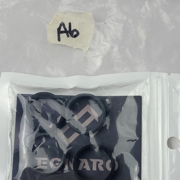 NWT Set of 4 Egnaro inner groove silicone rings - Picture 2 of 3